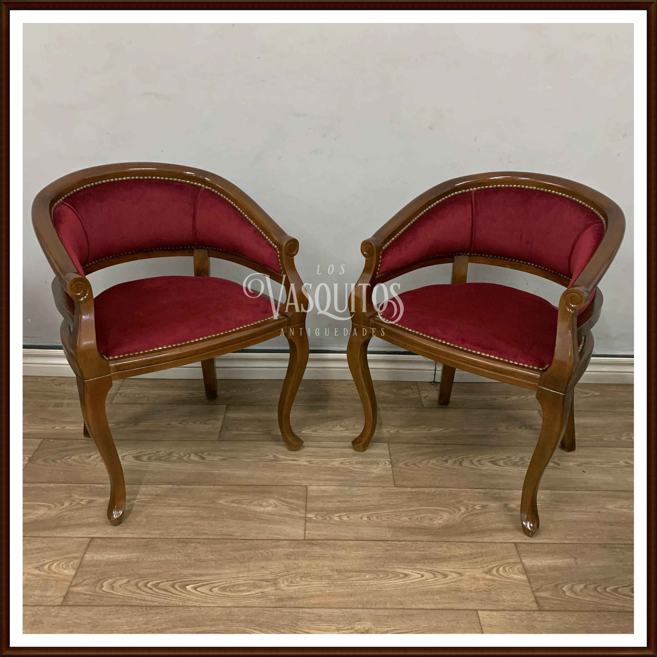 Par de sillones aritos Los vasquitos antiguedades.